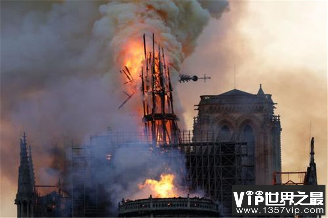 巴黎圣母院大火为何久烧不灭