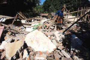 死亡人数最多的地震，华县地震有记载的死亡人数有83万人