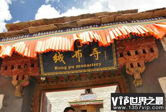 中国海拔最高的寺庙：绒布寺