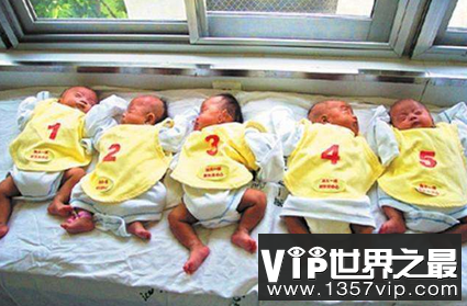 世界上最小的五胞胎只有250克