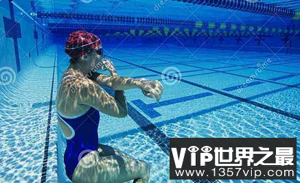 人类在水下屏住呼吸的世界纪录长达22分22秒