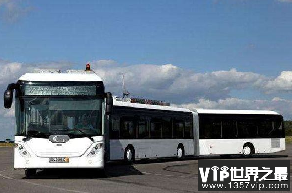 世界上最长的公共汽车可以有266人乘坐
