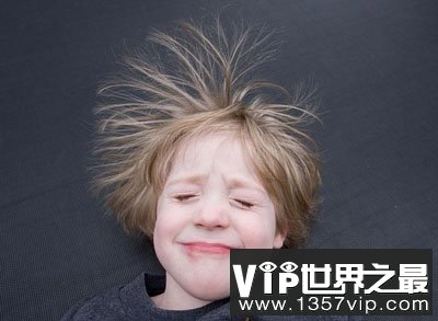 头发是如何带上静电的