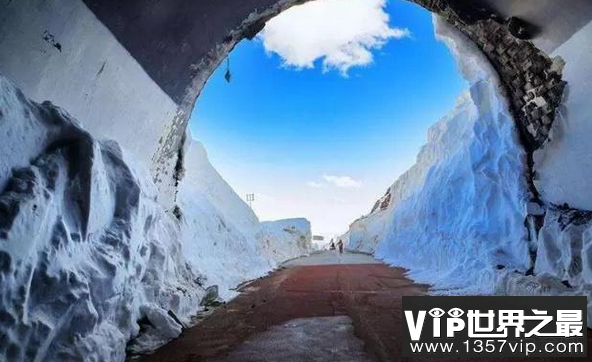 世界上最高的公路隧道雪山1号已经通车超过4400米