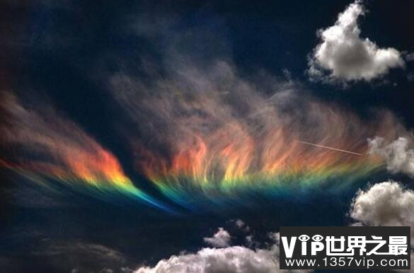 世界上最美的彩虹：火焰彩虹，卷云变成彩虹色