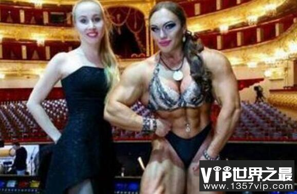 世界肌肉最发达的女人，身体壮如牛大腿比腰粗