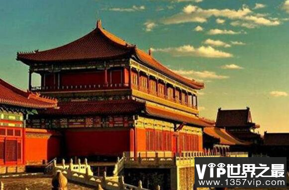 故宫是哪个朝代建的？故宫主要建筑在哪个位置
