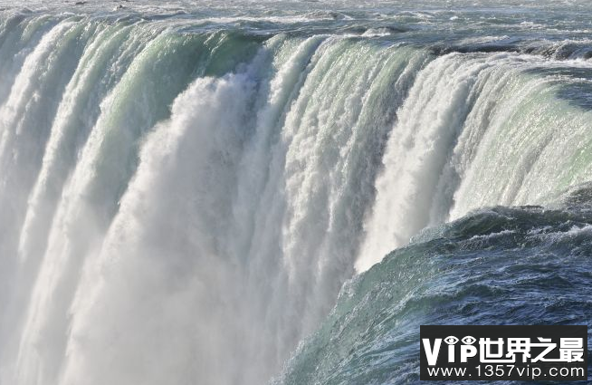 世界上最大的瀑布Anchel瀑布直接下降了3000英尺