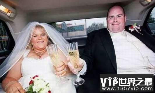 世界上最胖的夫妇是柏林的新婚夫妇,体重318公斤