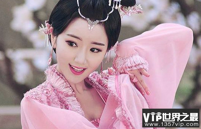 毛晓彤遭生父监视