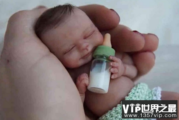 世界上最小的孩子 被称为治愈系宝宝