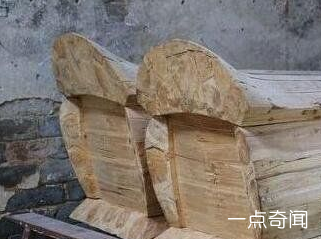 中国的棺材为什么一头高一头低？