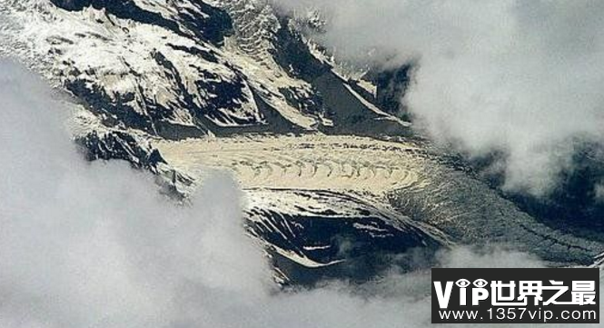 卫星拍到的真龙，西藏雪山出现真龙
