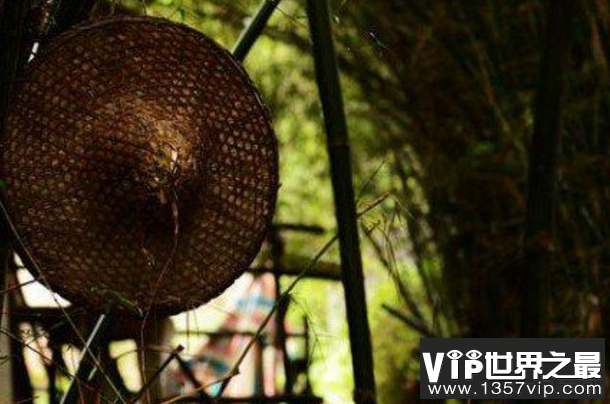 恐怖三合院连5人在同根梁柱上吊！法师惊：肉粽难送