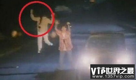香港中大辫子姑娘鬼魂传闻事件，前后都是辫子的无脸辫子鬼