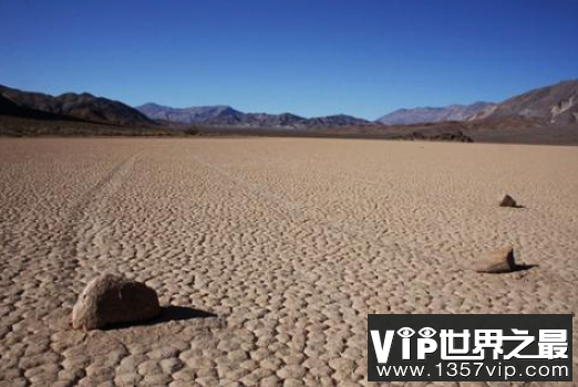 美国死亡谷会动的石头，重达三百公斤巨石为什么自己会移动？