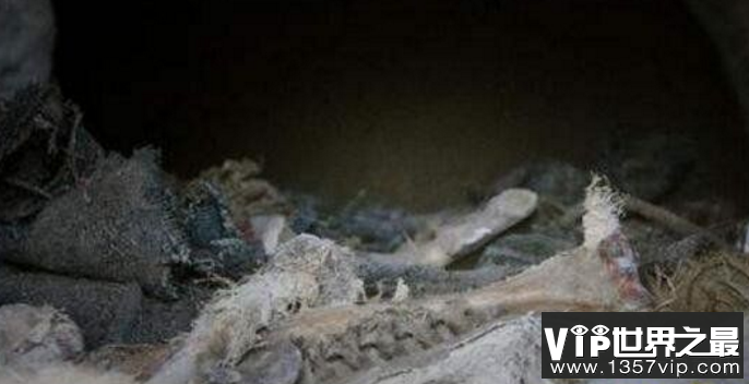巴黎地下墓场尸洞效应，600万具尸体形成巨大尸洞