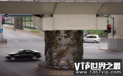 上海龙柱打桩出血事件经过 上海龙柱打桩出血图片高清