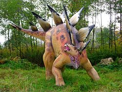 恐龙时代有屋顶的蜥蜴，剑龙的脑袋长在屁股上