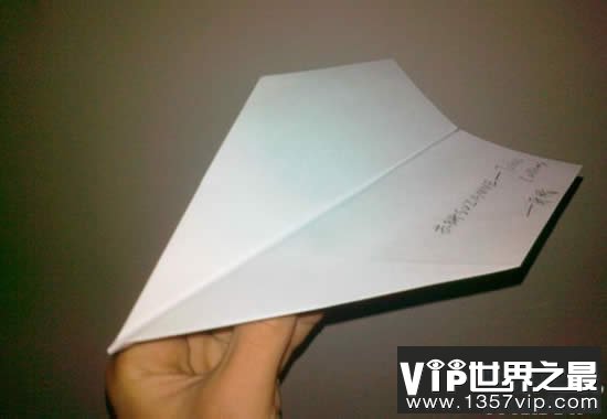 飞的最远的纸飞机，苏珊纸飞机69.14米(附折法)(www.5300tv.com)