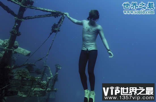 人类潜水最深纪录，深达332米(人类潜水极限)(www.5300tv.com)