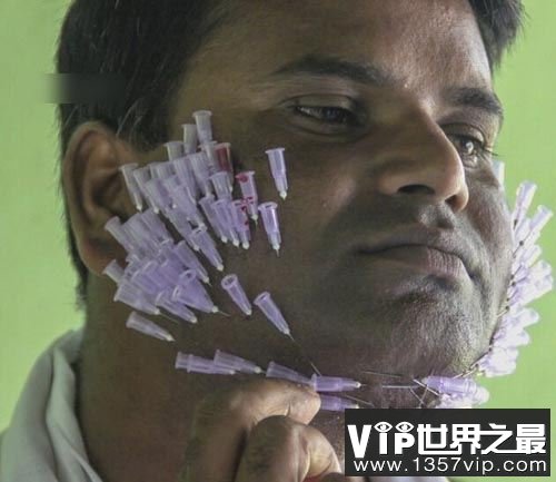 将针插进脸和舌头上最多的人，550根针(www.5300tv.com)