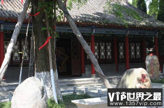 诸葛亮墓千百年无人敢盗，只因墓穴内机关重重(进得去出不来)