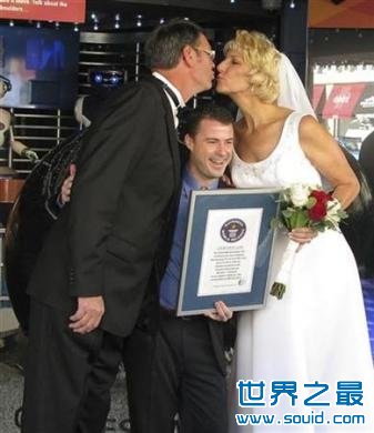 世界上最高的夫妻，共4.23米(比姚明夫妻还高)(www.5300tv.com)