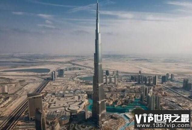 世界上最高的大厦：哈利法塔，高度828米