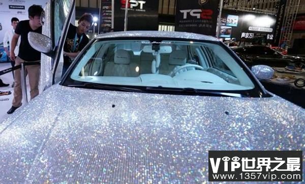 世界上最贵的钻石跑车：阿斯顿马丁DB7，28.5亿打造的黄金跑车