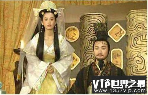 华阳夫人收赢异人为嗣子，华阳夫人为太后