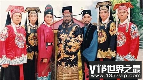 【包拯为什么穿龙袍】包拯为什么穿龙袍