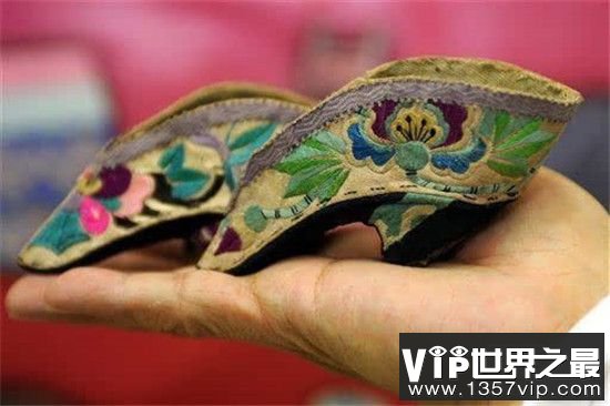 【古代女人裹小脚是什么时候盛行】是谁发明裹脚的?是窅娘吗?