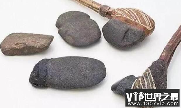 世界上最古老的斧头，5万年前的一小块岩石薄片
