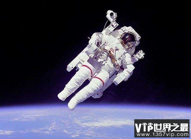 你知道什么是宇宙中最后的生命保障？  — “宇航服”！