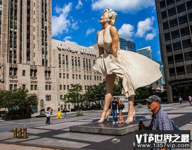 世界上最大的玛丽莲梦露雕像要拆掉了，惨遭路人恶搞