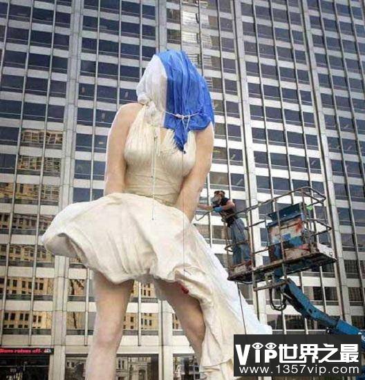 世界上最大的玛丽莲梦露雕像要拆掉了，惨遭路人恶搞
