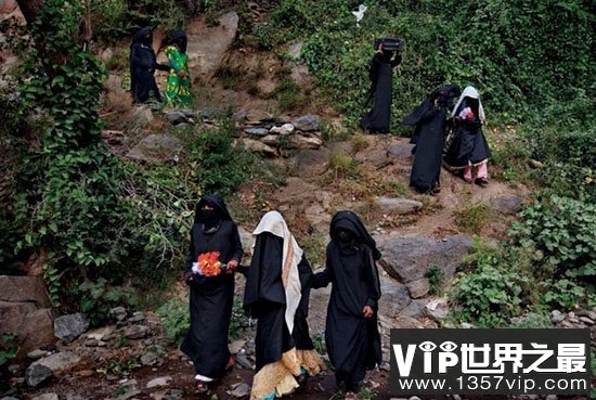 揭秘童婚少女真实经历:惨遭蹂躏沦为奴隶