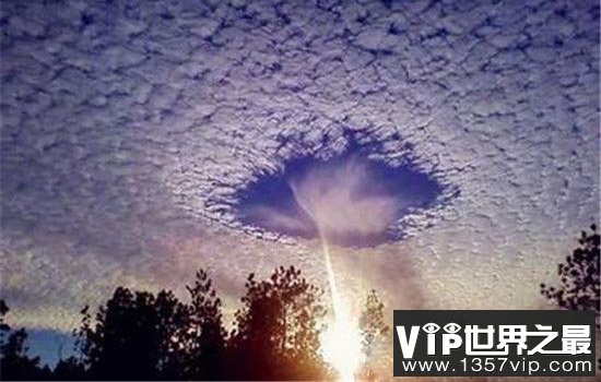 黑洞跟虫洞有联系,黑洞就是宇宙虫洞么？