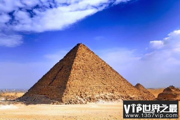 金字塔中发生的灵异事件：200多人离奇的摔死