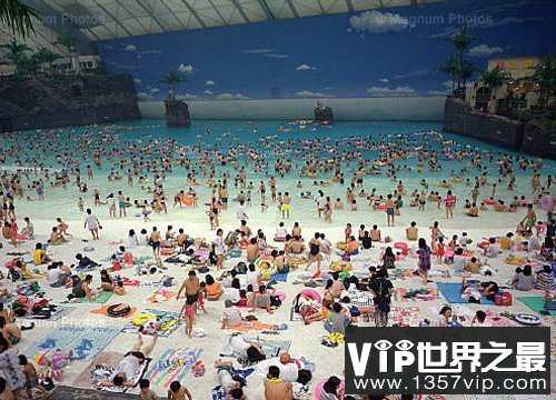 世界上最大的室内泳池