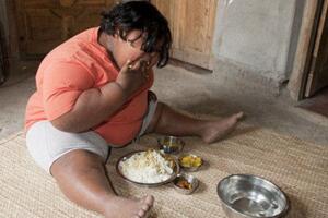 世界上最胖的小女孩：苏曼·哈顿(6岁体重181斤)