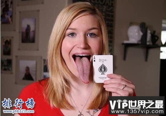 世界上最长的舌头：美国女孩舌头长10.16厘米，可以舔到眼睛