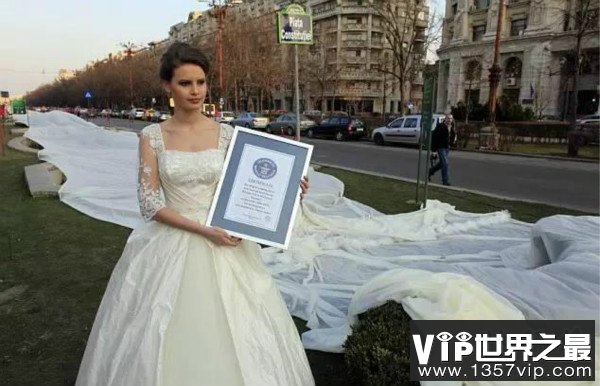 世界上最长的婚纱,中国婚纱长达4100米（40人捧裙摆）