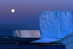 卫星拍到南极巨大冰山相撞照片，“白色大陆”会消失吗？