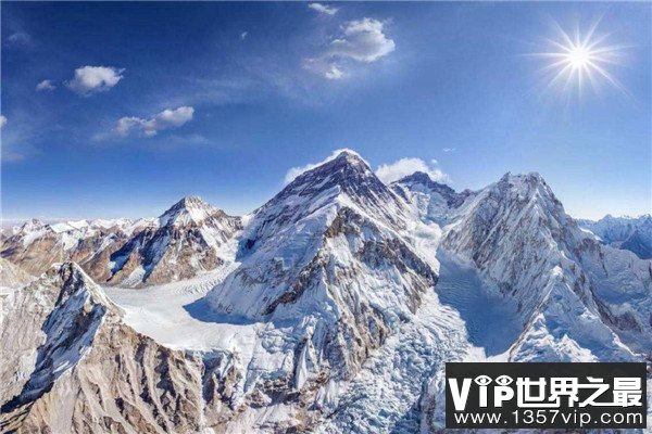 世界第一高峰是什么峰：珠穆朗玛峰海拔8848.86米