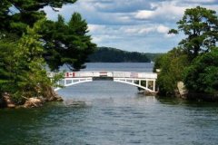 世界上最短的跨国桥：横跨加拿大和美国间，长度不到10米