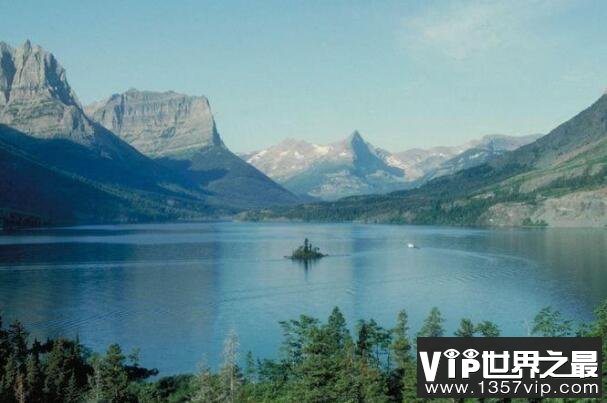 世界上最大的淡水湖：苏必利尔湖面积约82414平方千米