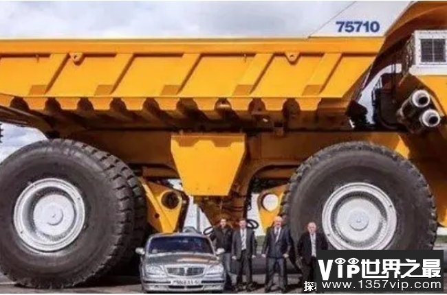世界上最大的卡车 姚明身高只有卡车车轮一半(价格昂贵)
