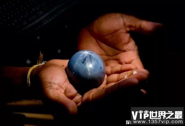 世界上最大的蓝宝石 亚当之星(重1404.49克拉)